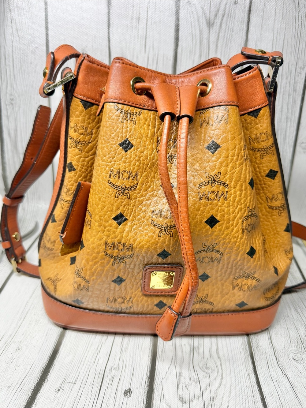 PRE LOVED MCM Heritage Drawstring in Visetos
Cognac
